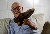 Por onde anda o sapateiro da elite baiana que já fez sapatos até para o papa?