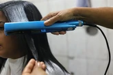 Até que ponto a escova progressiva é segura? Caso de insuficiência renal após procedimento gera alerta