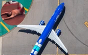 Passageiro faz striptease bizarro em aeroporto e deixa viajantes chocados