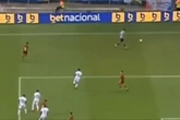 Gandula age rápido em lance decisivo do Bahia e viraliza: 'Craque do jogo'