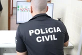 Disparos de dentro de carro: homem morre e mulher fica ferida após serem baleados em festa