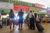 Rodoviária cheia: tem gente indo para o interior de surpresa visitar a família