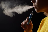 Cigarros eletrônicos circulam sem controle e Bahia deixa de arrecadar mais de R$ 500 milhões por ano em impostos, projeta estudo da USP