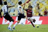 Lateral Alex Sandro sente a coxa e desfalca o Flamengo contra o Bahia