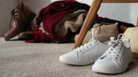 Como o simples hábito de tirar os sapatos ao entrar em casa pode salvar a vida de sua família