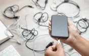 O segredo para fazer seu telefone carregar 2x mais rápido (funciona mesmo!)
