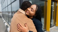 Veja 4 pequenos gestos diários que fortalecem o amor e deixa os casais mais felizes