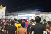 Multidão invade delegacia, coloca fogo e espanca preso até a morte