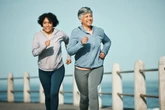 Exercícios aeróbicos beneficiam mulheres na pós-menopausa; veja como