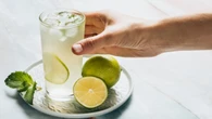 Suco de limão pela manhã faz mal? Nutricionista chega a resposta definitiva