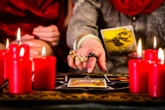 Tarot desta segunda (13 de outubro) diz para agir com calma e propósito: veja a carta, recado e conselho para os 12 signos