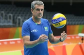 Técnico Zé Roberto convoca atletas para o Mundial feminino de vôlei