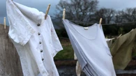 Aprenda truque incrível para secar roupas no frio que funciona da noite para o dia