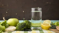 A 5ª é milagrosa! 6 águas detox que secam a barriga e deixam sua pele limpa