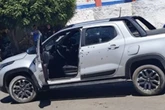 Criança de um ano e dois adultos ficam feridos após carro ser alvejado em pátio de feira na Bahia