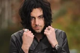 Ex-vocalista de banda de heavy metal é morto com facadas no pescoço dentro da prisão