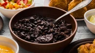 Fica com gases ao comer feijão? Truque antigo pode resolver o problema