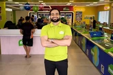 Empresário de 25 anos começou como operador de fábrica e hoje lidera marca que faturou R$ 300 milhões