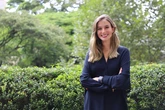 Ex-bailarina brasileira de 29 anos se torna bilionária mais jovem do mundo ao criar startup de R$ 58 bilhões