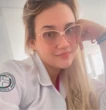 Falsa médica presa em academia faz sucesso em um mundo de aparências