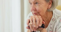 Saiba qual é e os prós e contras do novo medicamento para tratar casos de Alzheimer