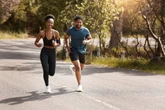 O que comer antes e depois de correr: nutricionista explica cardápio ideal para energia e recuperação