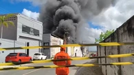 Incêndio atinge fábrica de estofados e destrói caminhão no Recôncavo baiano