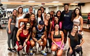 VÍDEO: Léo Santana surpreende e 'invade' aula de FitDance em academia de Salvador