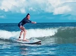 'Dia de surfe, bebê!': Aos 69 anos, Christiane Torloni realiza sonho de aprender a surfar; veja vídeo