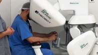 Médico da China opera paciente brasileiro a mais de 18.900 km de distância, realiza feito histórico e resolve problema inédito da medicina