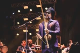 'Afrossinfonicidade': Carlinhos Brown transforma encontro com a Orquestra Ouro Preto em álbum ao vivo