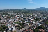 Prefeitura abre inscrições para concurso com salários de até R$ 7,8 mil e alimentação de R$ 500