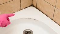 Sem produtos ou vinagre: o truque dos especialistas para remover facilmente o mofo preto