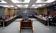 Juíza é condenada por favorecer advogados e deixar estagiários presidir julgamentos