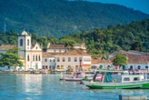 Menino de 5 anos morre durante ataque a tiros em praça de Paraty; adolescente e outra criança ficam feridos