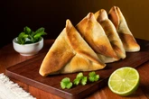 Vai fazer um lanchinho da tarde? Aprenda 5 receitas fáceis de esfiha aberta e fechada