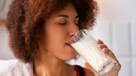 Nutricionista alerta: por que o leite desnatado pode fazer mais mal do que bem