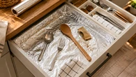 Coloque papel-alumínio na gaveta da cozinha: para que serve e quando você deve usar esse truque?