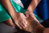 Massoterapia: como o toque no corpo pode aliviar estresse, dores e ansiedade