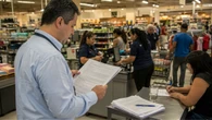 Lojas, shoppings e supermercados só podem abrir em feriados com autorização; regra vale a partir de hoje