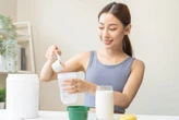 Quem treina precisa mesmo tomar whey? Nutricionista explica quando o suplemento é realmente necessário
