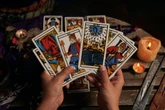Tarot revela surpresas e desafios para os signos neste 26 de setembro