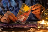 Tarot revela mensagens poderosas para cada signo neste 18 de setembro