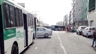 Ônibus é atravessado por suspeito para bloquear tráfego no Nordeste de Amaralina