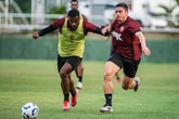 Volante retorna e centroavante marca duas vezes em jogo treino na reapresentação do Vitória
