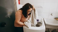 A solução para a toalha: o que fazer e quando evitar esse erro comum no banheiro que pode comprometer sua higiene