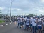 Treino do Bahia é marcado por protesto da torcida Bamor no CT Evaristo de Macedo