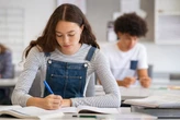 Concurso de redação vai premiar estudantes da rede estadual com notebooks; saiba como participar