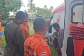 Veja momento em que homem resgatado após ficar 72h em cima de árvore recebe atendimento