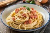 Não sabe o que fazer para o almoço? Veja 5 receitas práticas com bacon